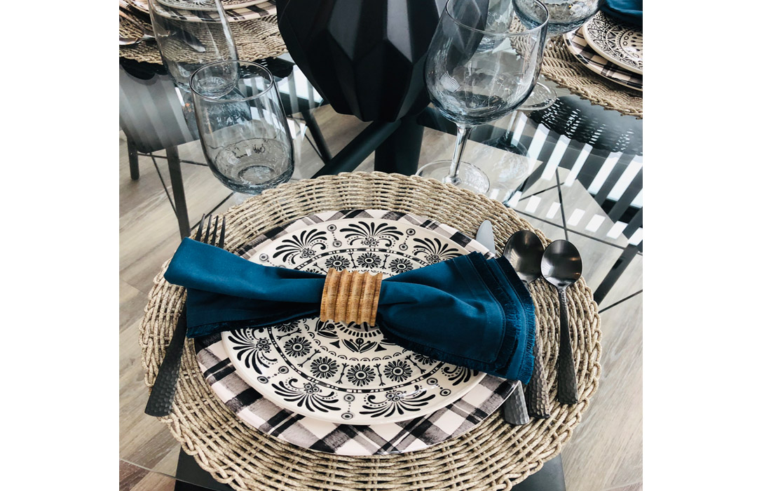 Model Apt-Dining table accessories