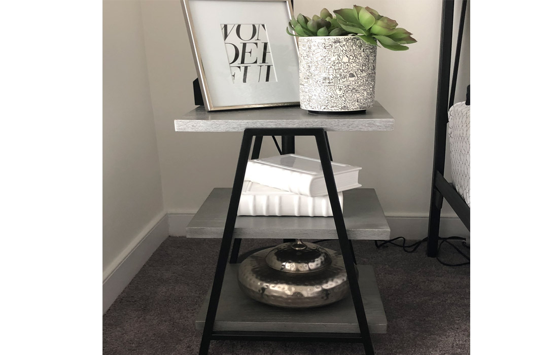 Model Apt-Bedside table and accessories